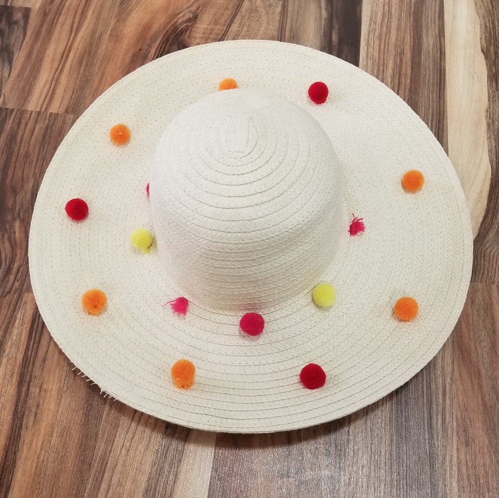 NWT BCBGeneration Pom Pom Floppy Sun Hat - Picture 1 of 6